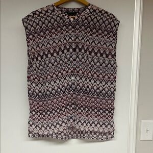 Sleeveless Patterned Button-Front Women’s Top in Burgundy and Grey